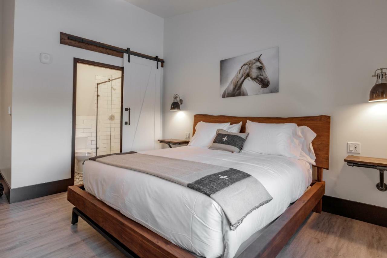 Compass Rose Lodge 헌츠빌 외부 사진