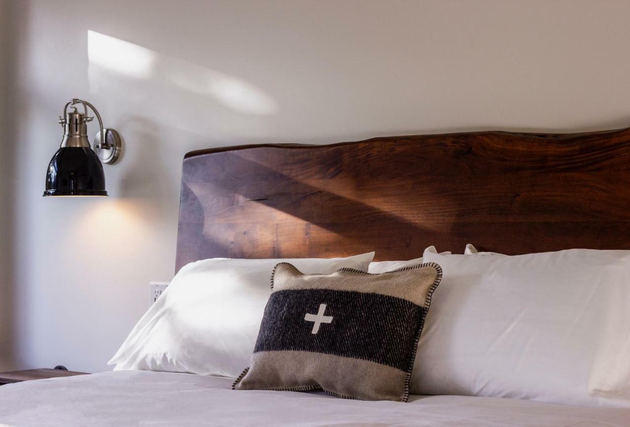 Compass Rose Lodge 헌츠빌 외부 사진