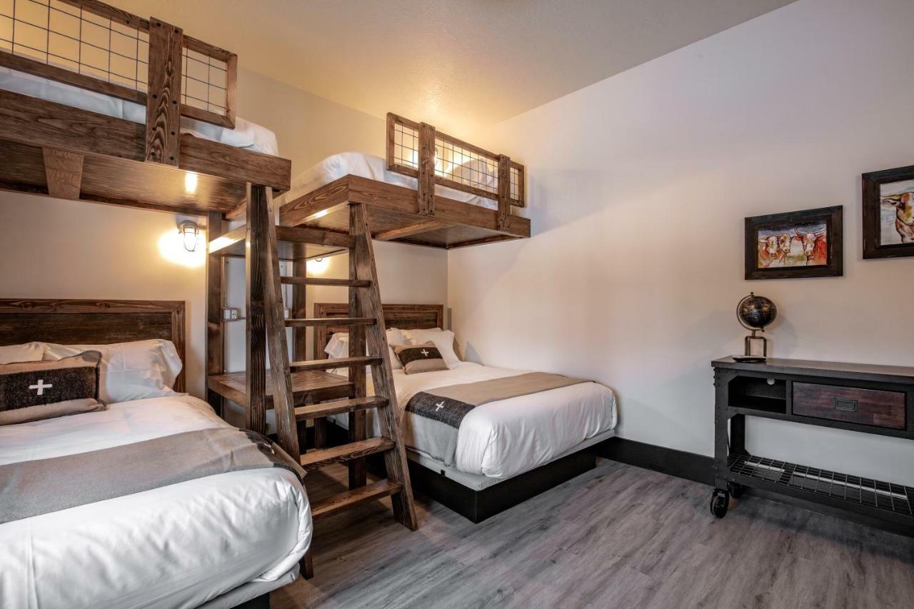 Compass Rose Lodge 헌츠빌 외부 사진